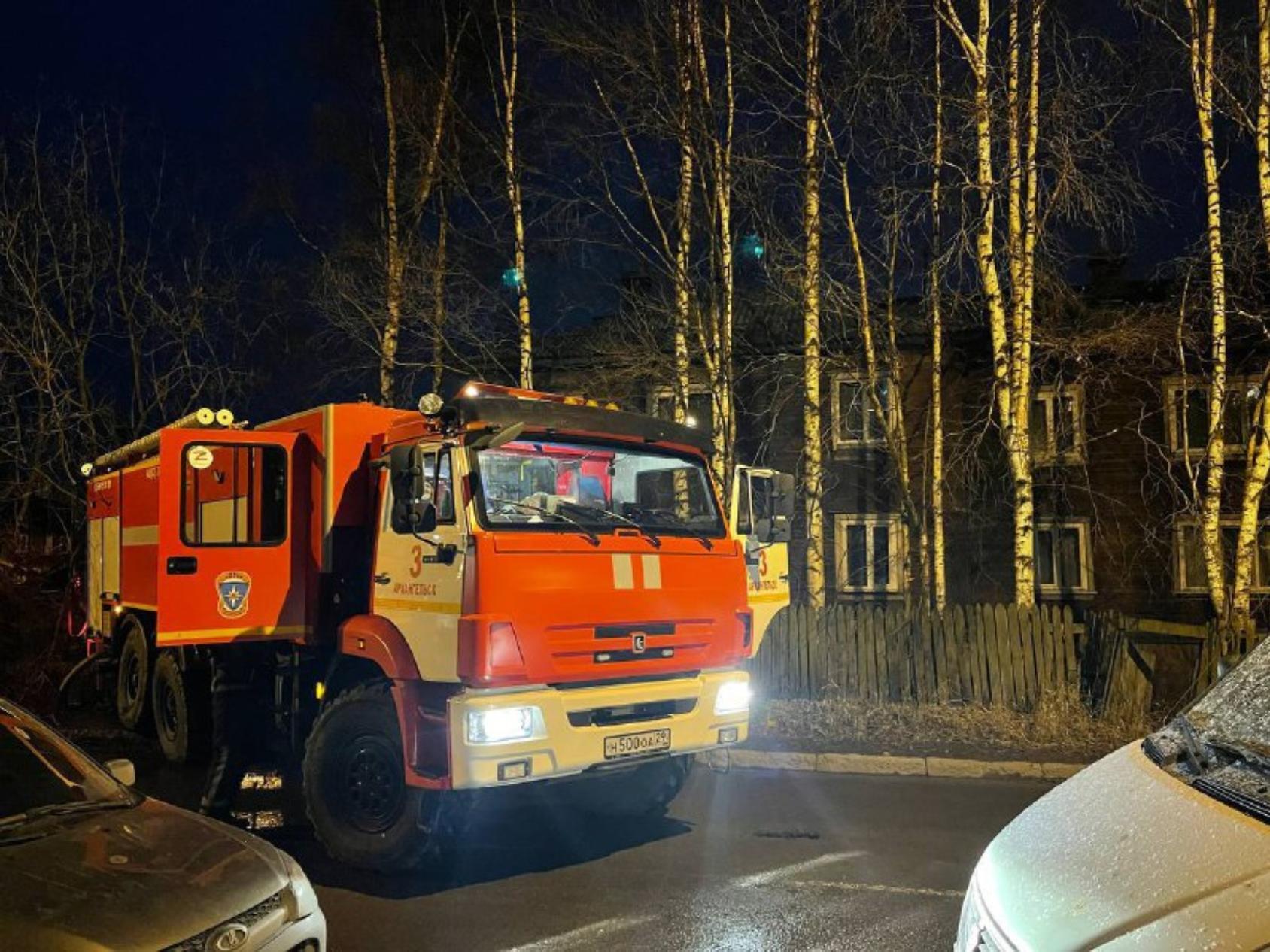 Пожар в деревянном жилом доме в Архангельске ликвидирован