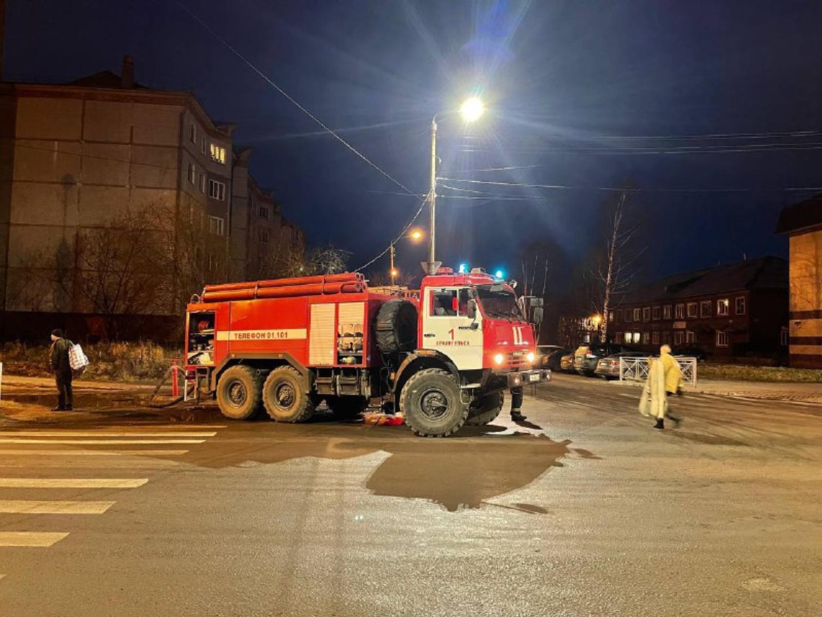 Пожар в деревянном жилом доме в Архангельске ликвидирован