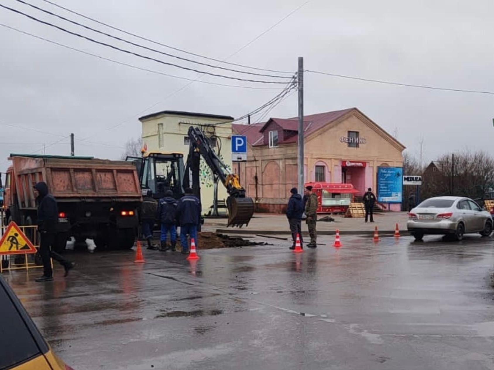 В Вельске завершается устранение аварии на центральном водоводе