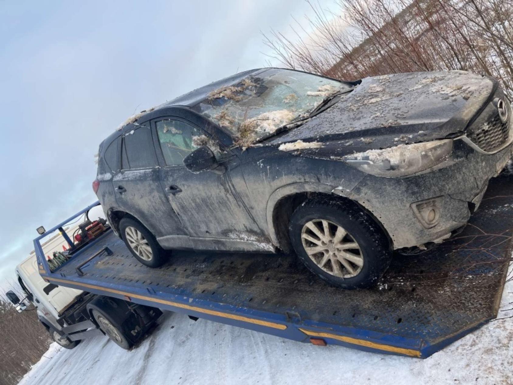 Обнаруженная в придорожном кювете Онежского тракта пустая «Mazda» оказалась  угнанной