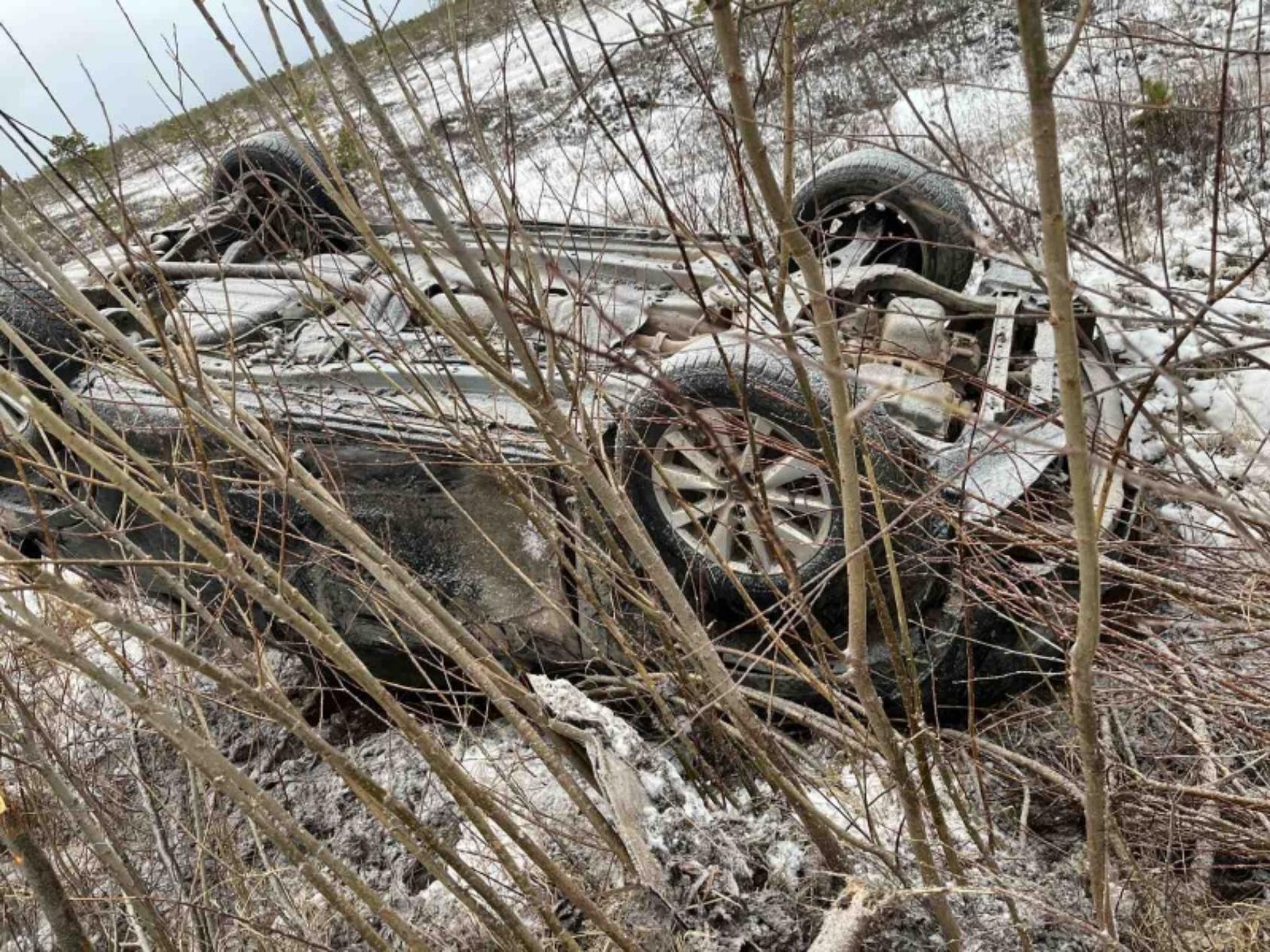 Обнаруженная в придорожном кювете Онежского тракта пустая «Mazda» оказалась  угнанной