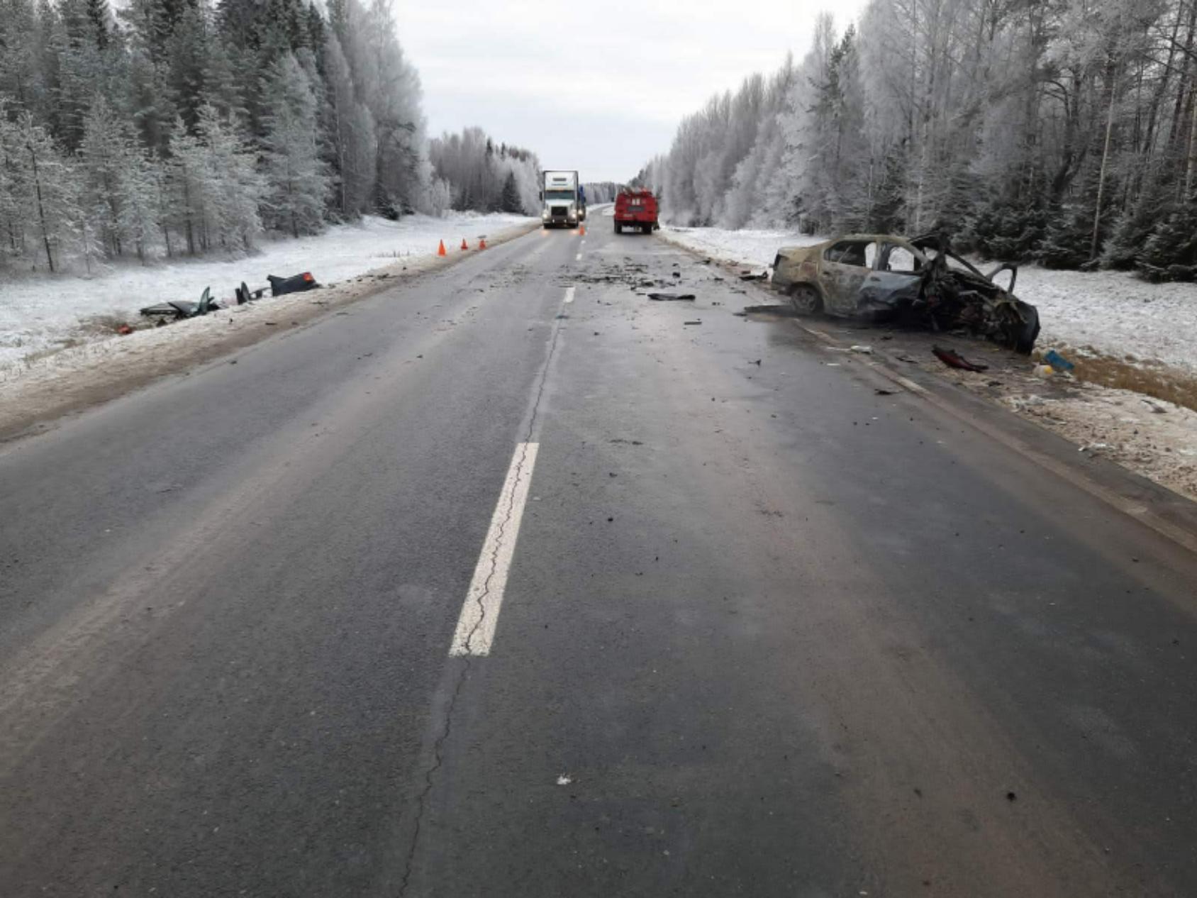 Дтп м8 холмогоры. Трасса. Дорожно-транспортное происшествие. Автомобиль на трассе.