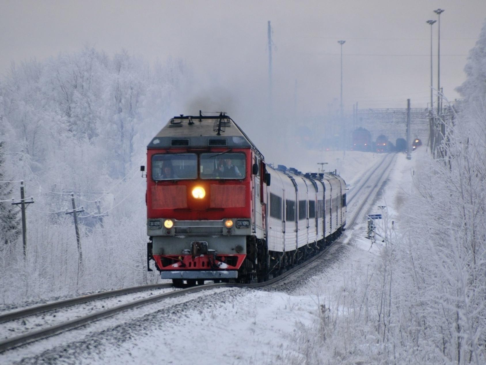 10 санкт петербург архангельск. Новогодний поезд. Новогодняя железная дорога фото. Новогодний поезд фото.